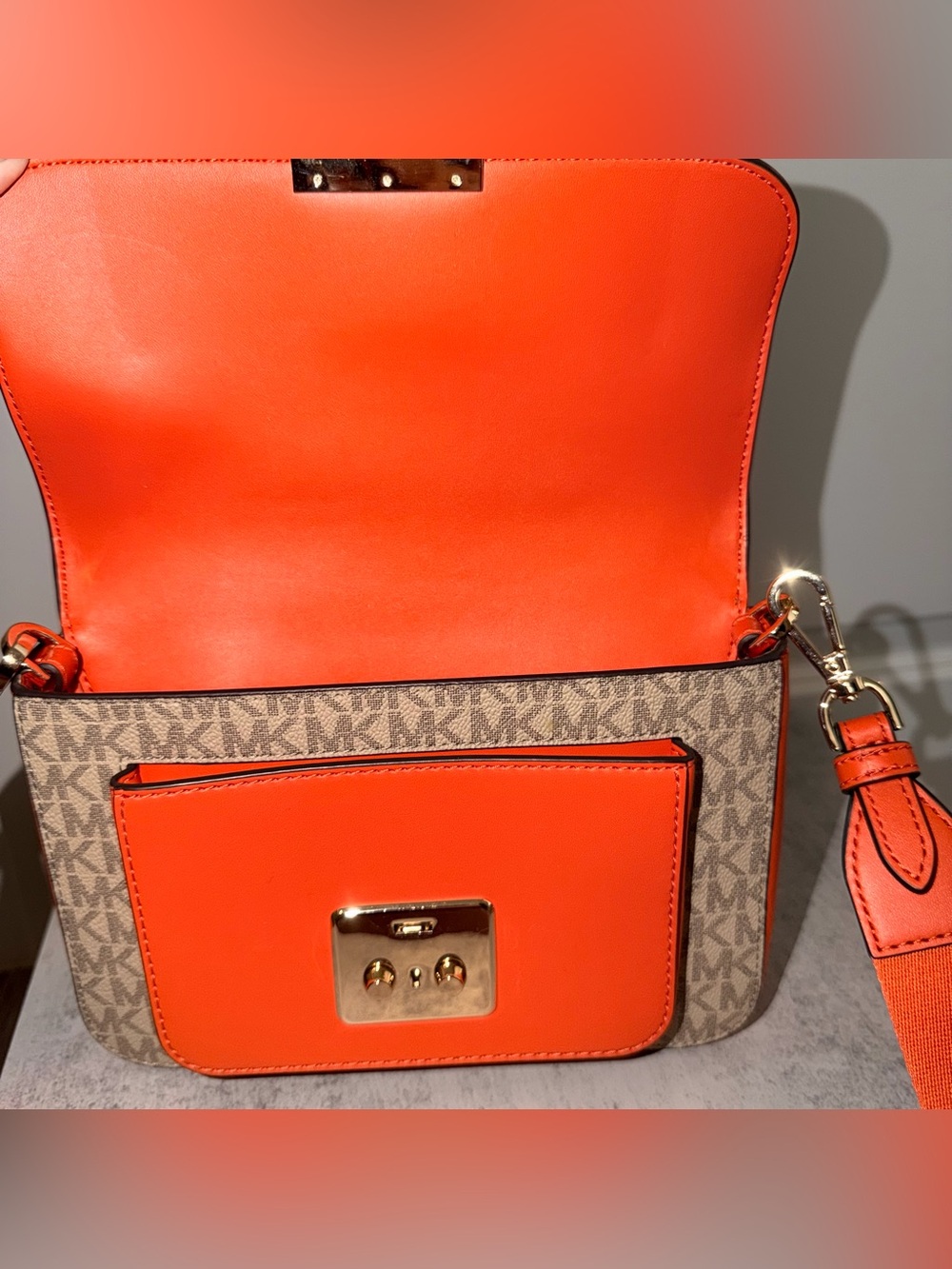 Michael Kors Sloan Editor Medium Flap Messenger bag in the color Poppy - Picture 2 of 5